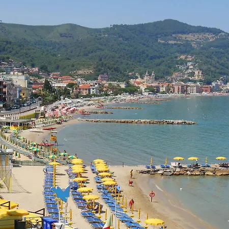 Seaside Binario Blu 500 M Dal Mare - Happy
